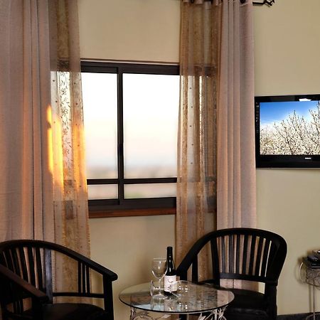 Villa Golan Qaşrīn Exteriör bild