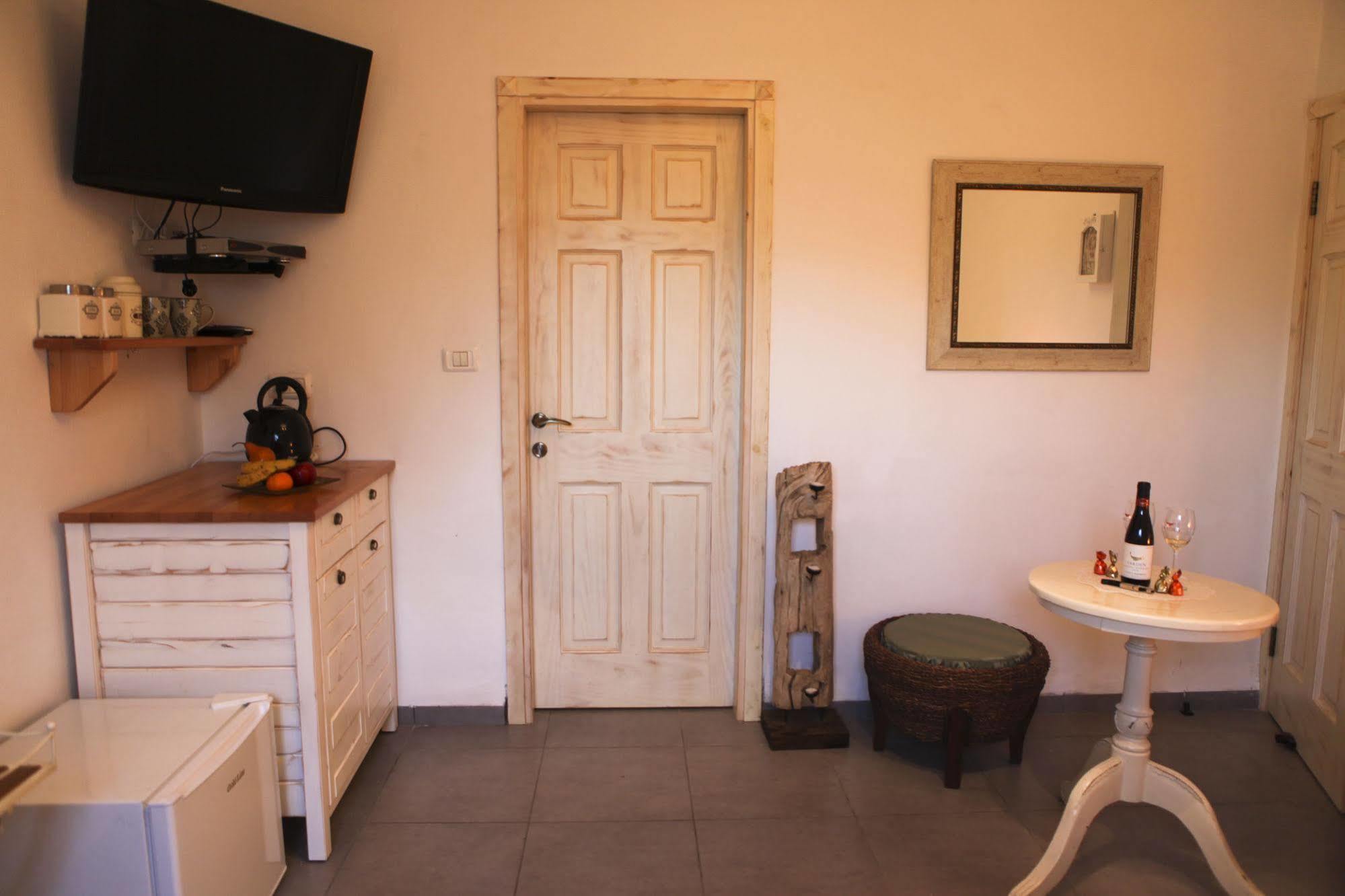 Villa Golan Qaşrīn Exteriör bild